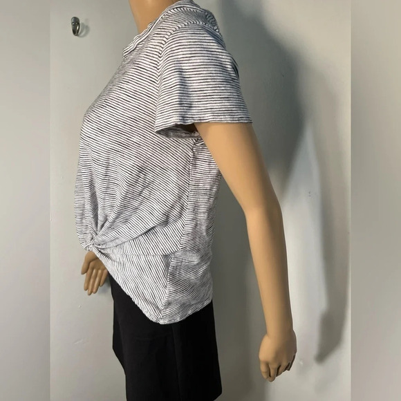 Cupio, M, black &white stripe, short sleeve, crewneck, cropped tie knot top. - Picture 2 of 8